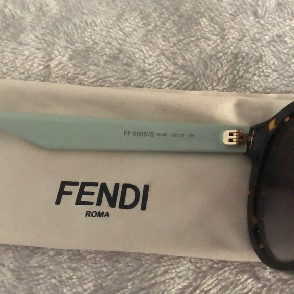 FENDI Sunglasses - Picture 3 of 7